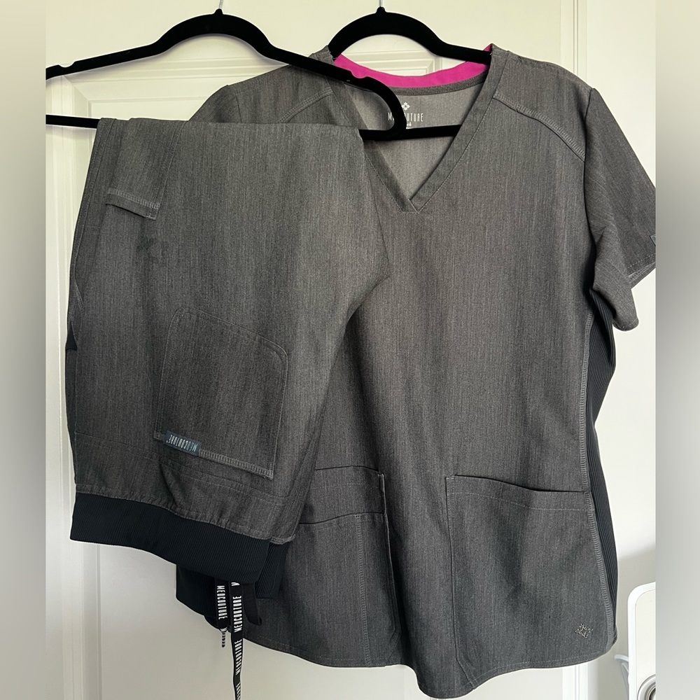 Med Couture Touch scrubs Set